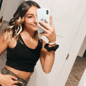 hi! im ur posher A V E R I E